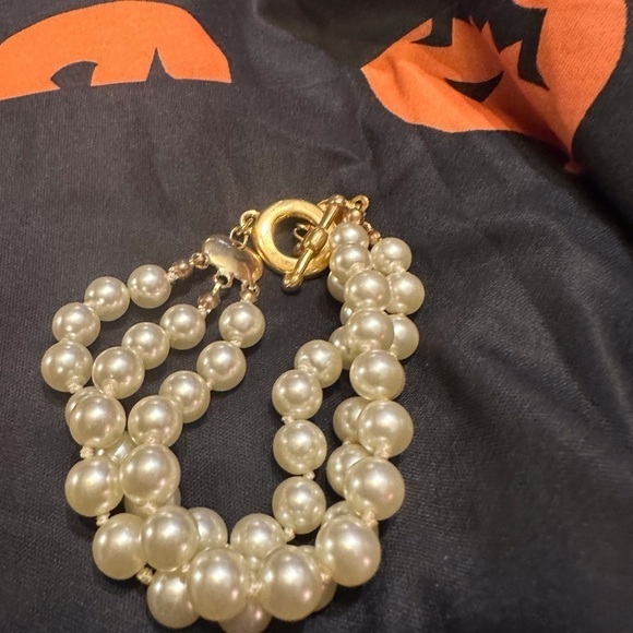 Vintage pearl bracelet. 6 inches in length.​​ - Picture 1 of 2